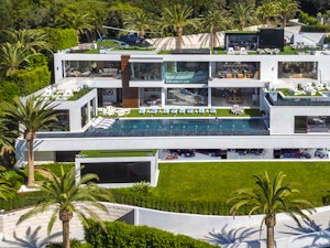 America's Most Expensive Megamansion - This Home Is Truly Remarkable