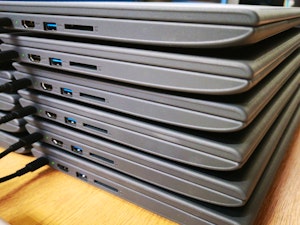 Las computadoras portátiles no vendidas se venden por casi nada