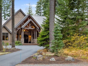Wilderness Surrounds This Five-Bedroom Mountain House 80 Miles From Seattle