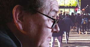 Perché nel 2023 le persone anziane stanno abbandonando gli apparecchi acustici da banco