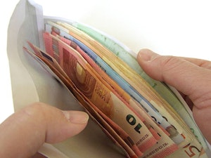 Investir 250€ na CTT ou em outras ações poderia gerar uma renda extra. Veja como fazer