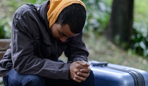 偶然ビザが取得できた日本へ、命からがら逃れてきた彼を待っていた現実とは 偶然ビザが取得できた日本へ、命からがら逃れてきた彼を待っていた現実とは